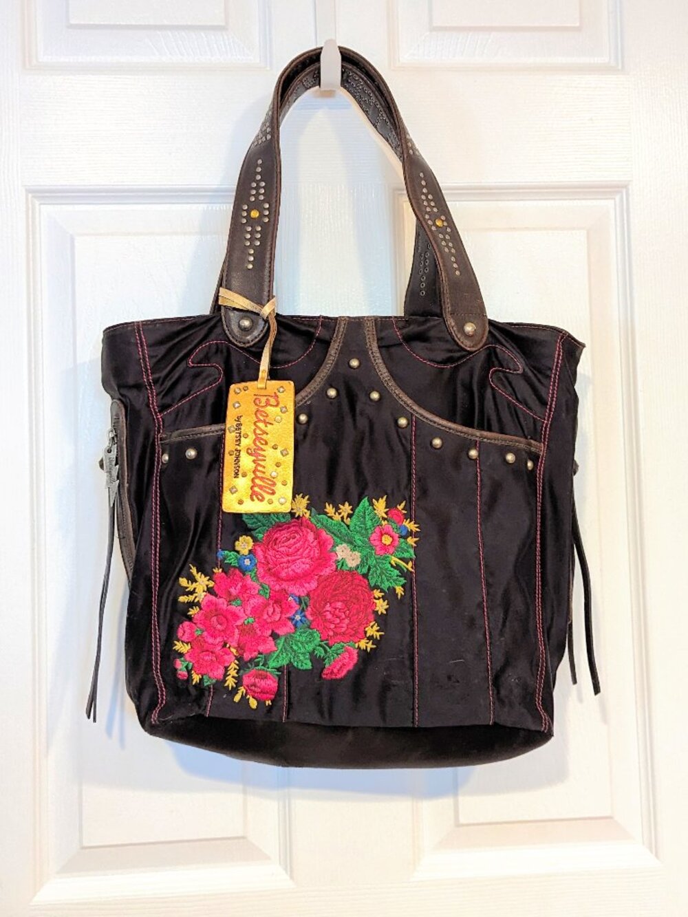*BETSEYVILLE Betsey Johnson Studs Shoulder bag - Picture 1 of 6